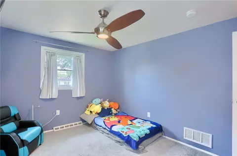 Bedroom - 9014 Willoughby Rd, Pittsburgh, PA 15237 photo 7 of 8