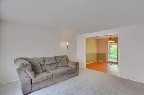 Living - 9014 Willoughby Rd, Pittsburgh, PA 15237 photo 2 of 8