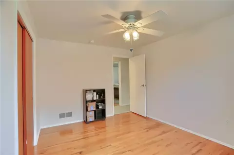 Bedroom - 9014 Willoughby Rd, Pittsburgh, PA 15237 photo 6 of 8