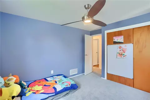 Bedroom - 9014 Willoughby Rd, Pittsburgh, PA 15237 photo 8 of 8
