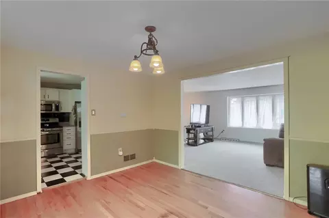 Living - 9014 Willoughby Rd, Pittsburgh, PA 15237 photo 5 of 8