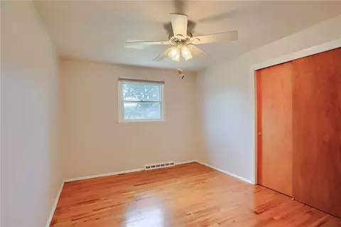 Bedroom - 9014 Willoughby Rd, Pittsburgh, PA 15237 photo 4 of 8