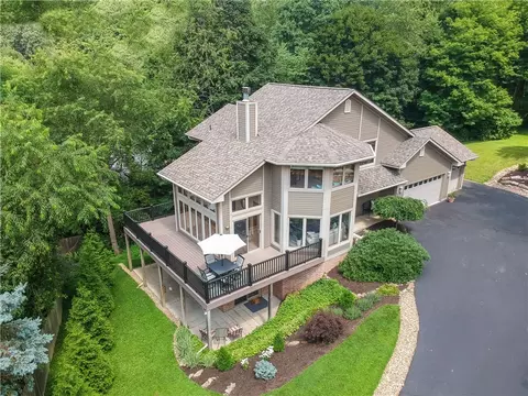 509 Sharon Rd, Moon Twp, PA 15108