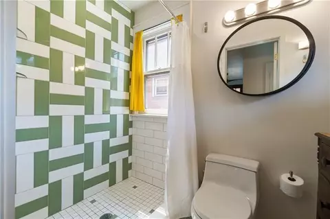 Bath - 920 Yetta Ave, Pittsburgh, PA 15212 photo 1 of 3