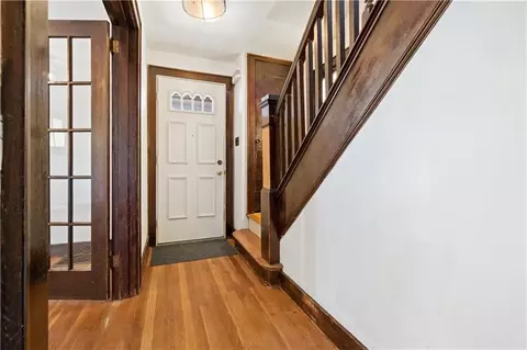Entry Way - 920 Yetta Ave, Pittsburgh, PA 15212 photo 2 of 4