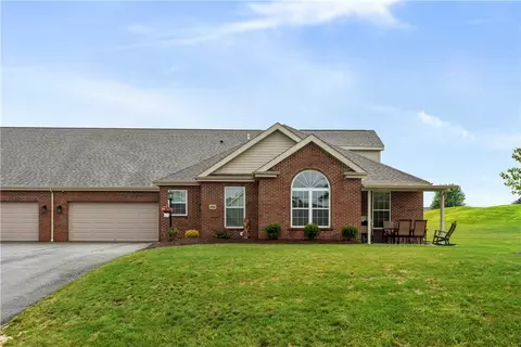 1053 Carriage Ln, Saxonburg, PA 16056