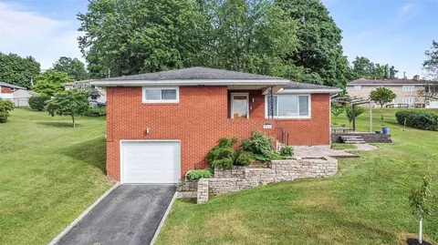 524 Beechwood Dr, Latrobe, PA 15650