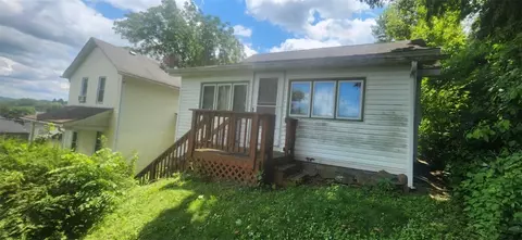 608 Division Ave, Ellwood City, PA 16117