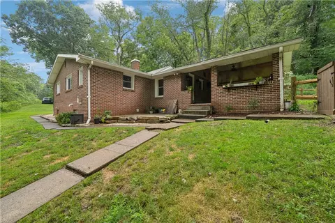 2040 Spooky Hollow Rd, New Kensington, PA 15068