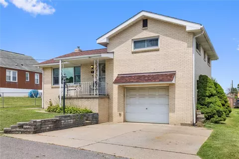 7 Pollock Ave, Elrama, PA 15038