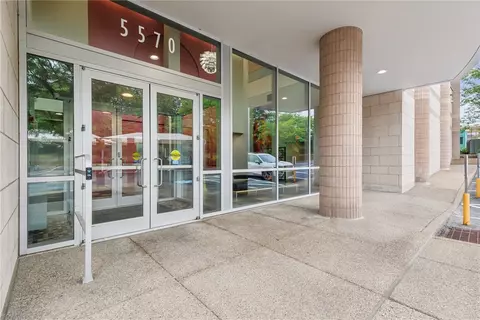 5570 Centre Ave #403, Pittsburgh, PA 15232