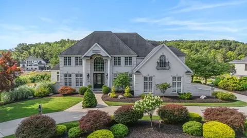470 Four Lakes Dr, Gibsonia, PA 15044