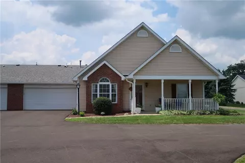 111 Rana Ln, Gibsonia, PA 15044