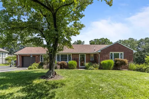 732 Rolling Green Dr, Bethel Park, PA 15102