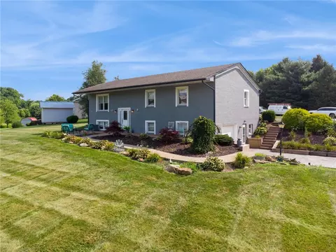 5 Trice Dr, Mount Pleasant, PA 15666