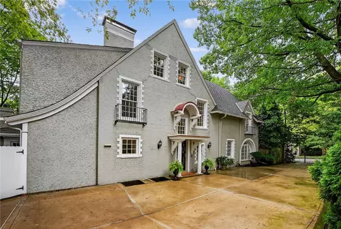 6699 Kinsman Rd, Pittsburgh, PA 15217