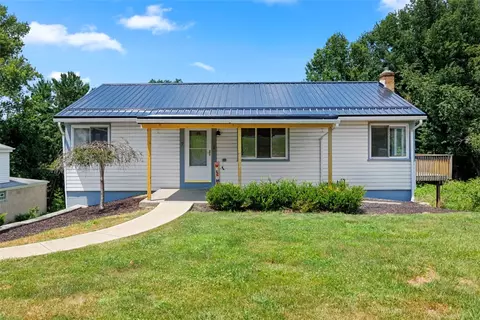 7 Oxford Dr, Coraopolis, PA 15108
