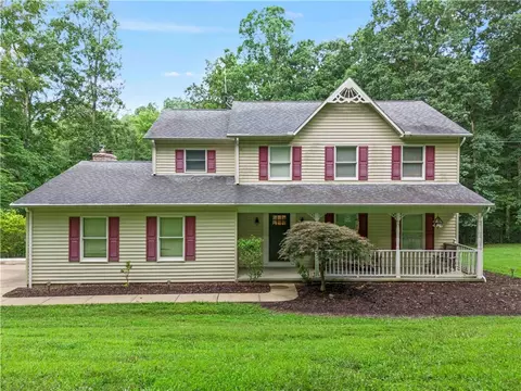221 Urquhart Rd, Scenery Hill, PA 15360