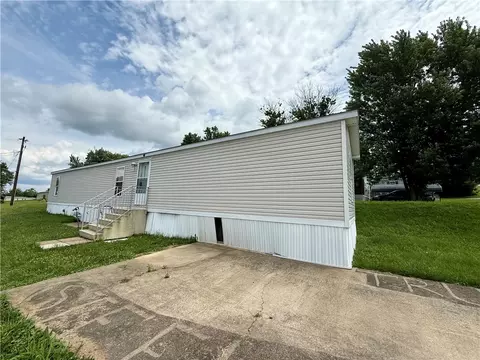 lot Apt 43 Route 21 Mhp, Carmichaels, PA 15320