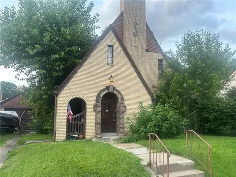 813 Locust Street Ext, New Kensington, PA 15068