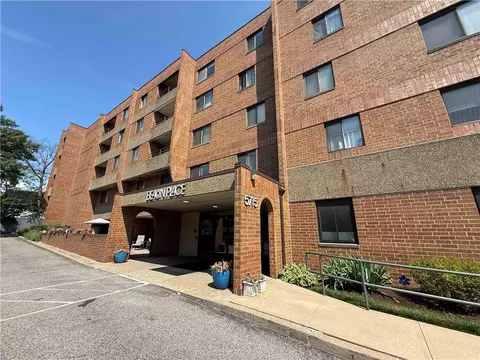 5715 Beacon St #403, Pittsburgh, PA 15217