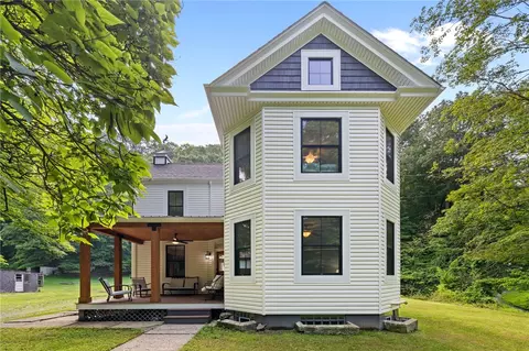 30 Rhodes Ave, Sewickley, PA 15143