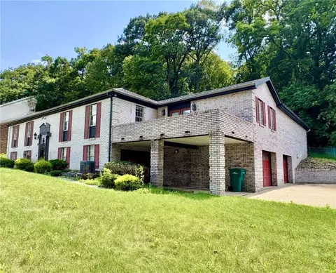 1900 Garrick Dr, Pittsburgh, PA 15235