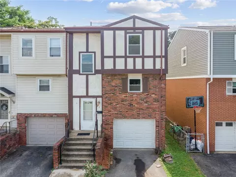 7 Mckinley Sq, Coraopolis, PA 15108