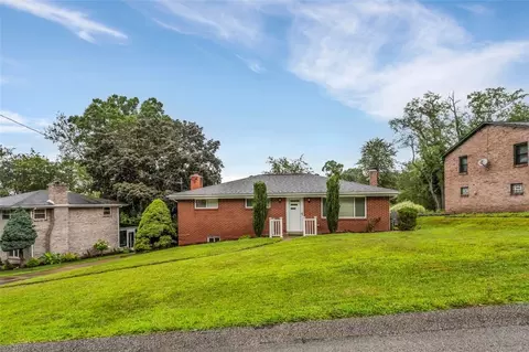 215 Robin Hood Dr, Irwin, PA 15642