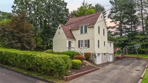 8236 Louise St, Pittsburgh, PA 15237