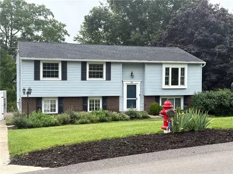 80 Phillips Ln, Mckees Rocks, PA 15136