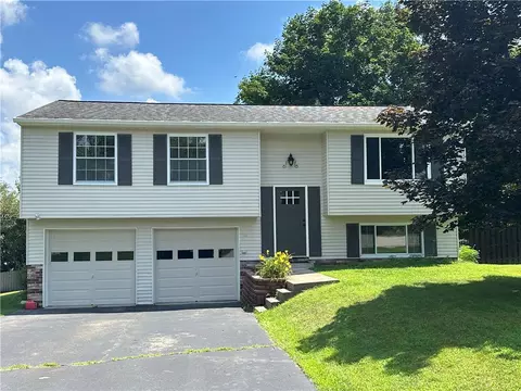 60 Greenleaf Dr, Cheswick, PA 15024