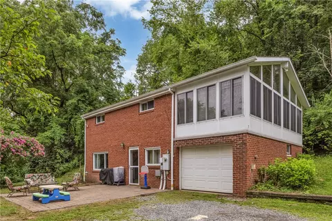 3 Kerr Rd, Carnegie, PA 15106