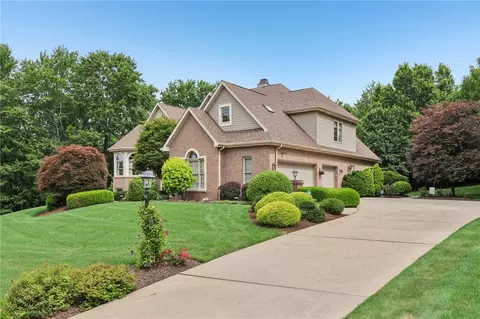 4094 Manor Oaks Ct, Export, PA 15632