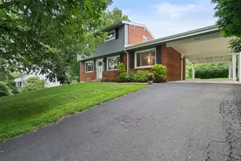 306 Bayberry Dr, Pittsburgh, PA 15237