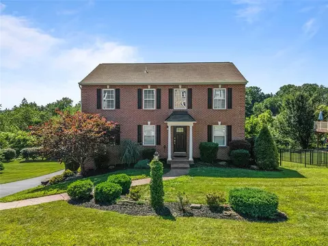 126 Nottingham Dr, Pittsburgh, PA 15205