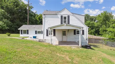 60 Cherry Ave, Mount Pleasant, PA 15666