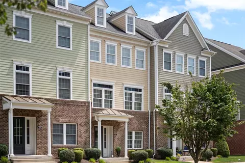118 3rd St, Oakmont, PA 15139