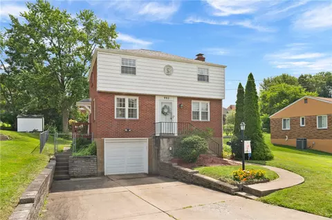 992 Willow Dr, Pittsburgh, PA 15237