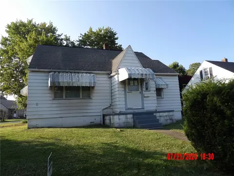 907 S Center St, Grove City, PA 16127