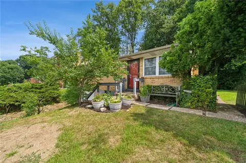 820 Maplewood Dr, Pittsburgh, PA 15234