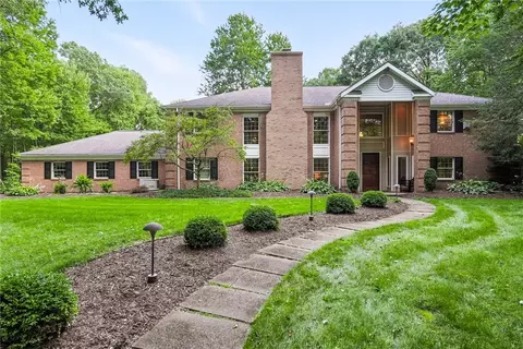 225 Glade Mills Rd, Valencia, PA 16059