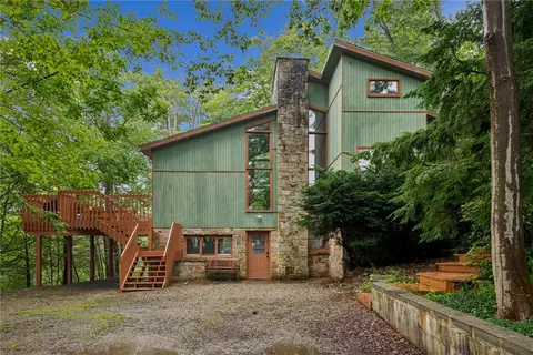 114 Imperial Rd, Hidden Valley, PA 15502
