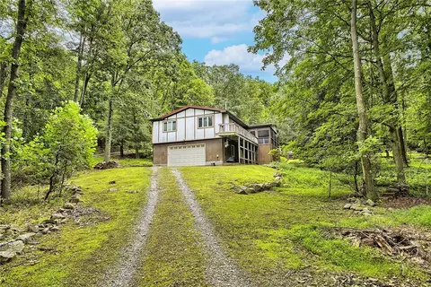 114 Alpine Rd, Acme, PA 15610