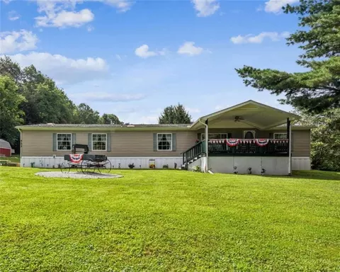 523 Atlantic Rd, Derry, PA 15627