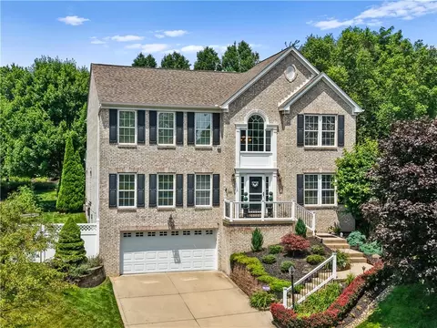 301 S Meadow Ct, Mckees Rocks, PA 15136