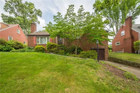 1221 Arrowood Dr, Pittsburgh, PA 15243