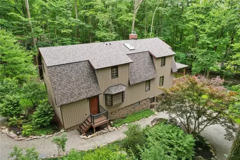 271 Snowshoe Rd, Acme, PA 15610