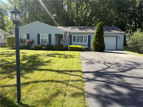 905 Clarksville Rd, Hermitage, PA 16148