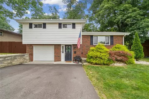 1131 Brookside Dr, Greensburg, PA 15601